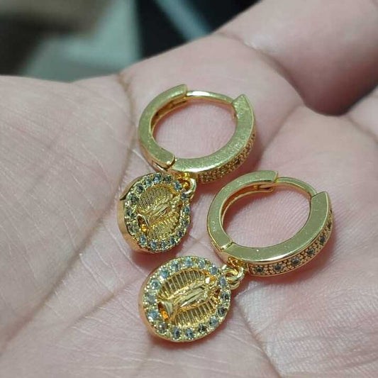 Aretes circulares con Medallón de Virgen María brillante