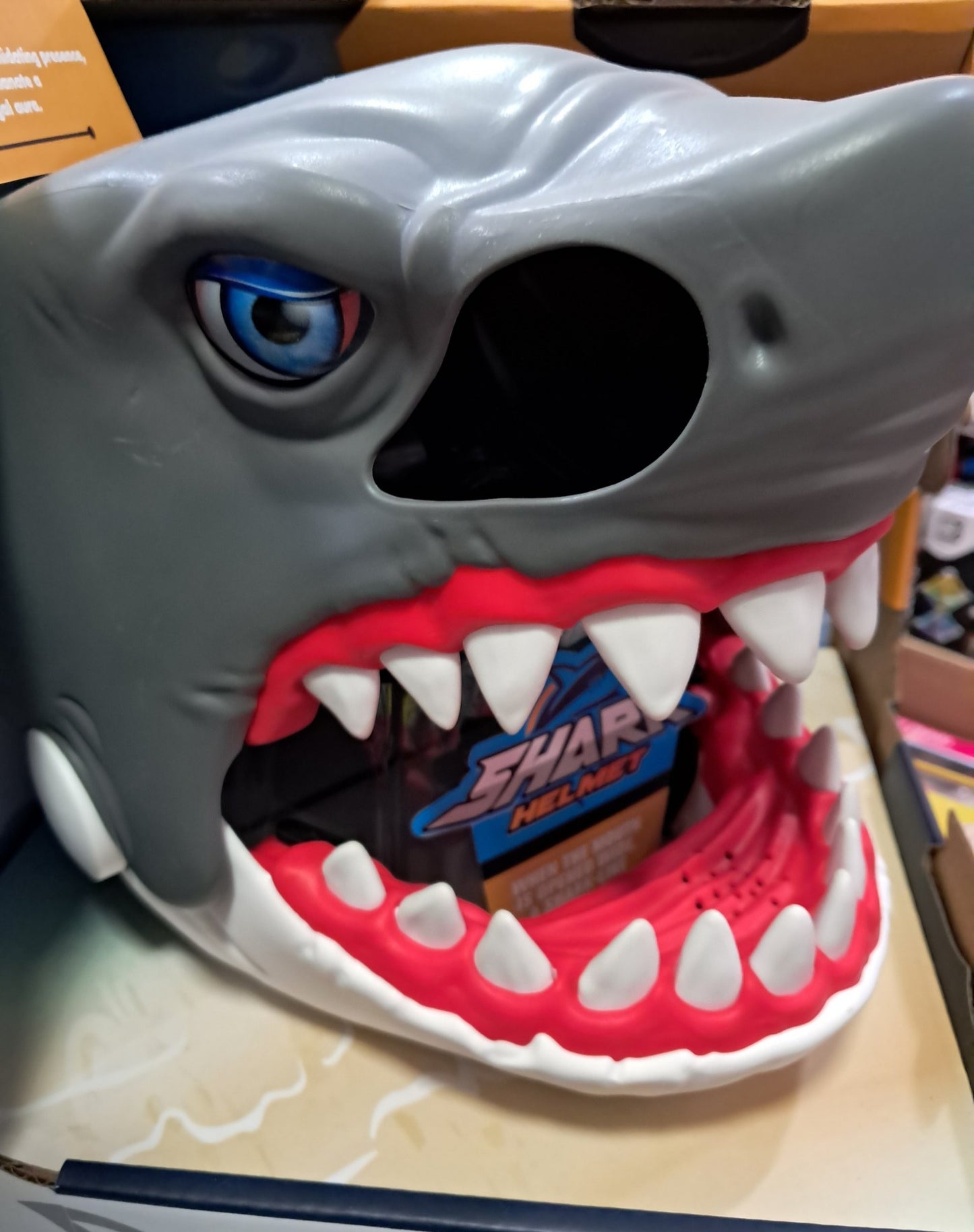 Máscara Tiburón 3D con Sonido y Luces - SharkHelmet™